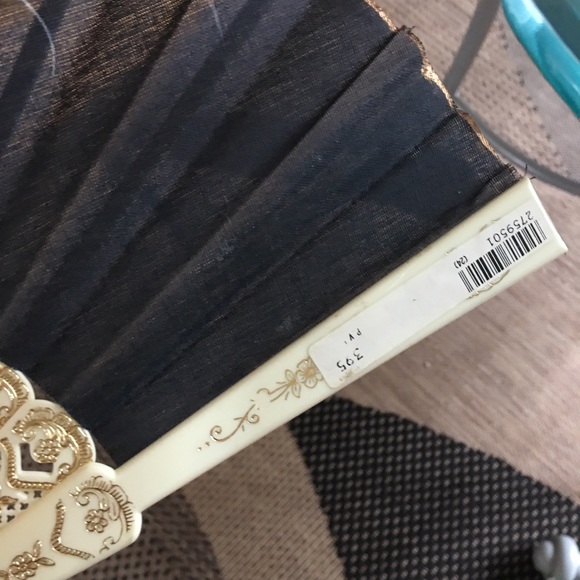 Beautiful fan - Picture 7 of 11